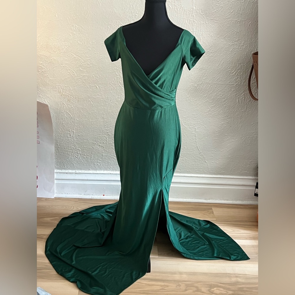 Elegant Green Evening Gown